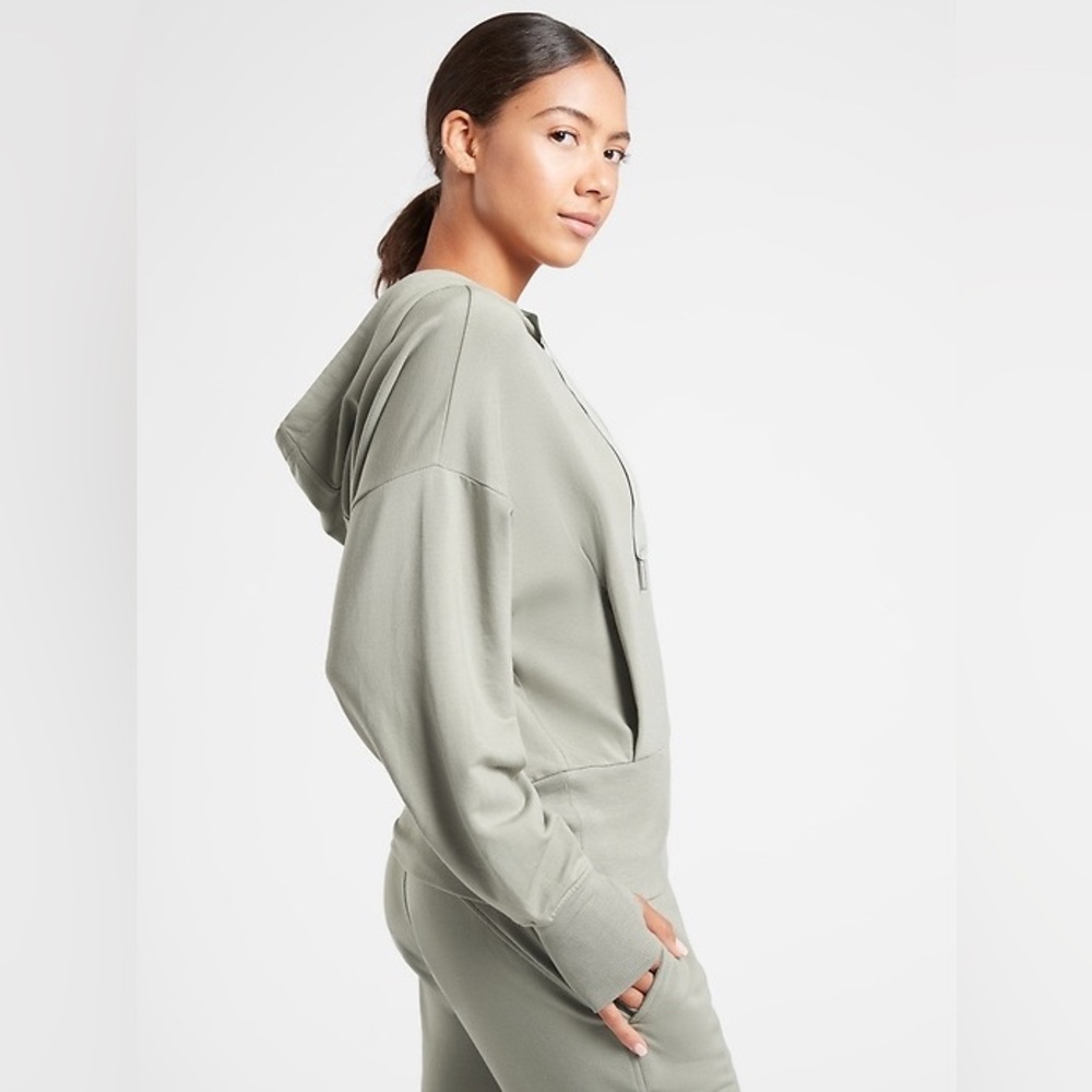 Athleta Balance Jacket. Very Soft EUC. Sage Green.